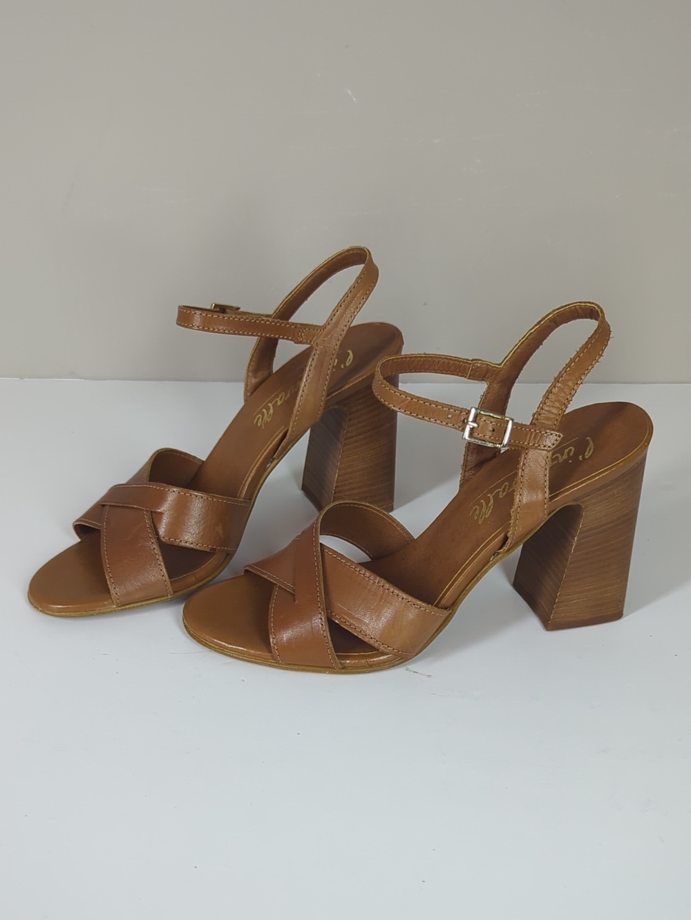 L'intervalle Women’s Tan Block Heel Sandals - Classic Strappy Design 38